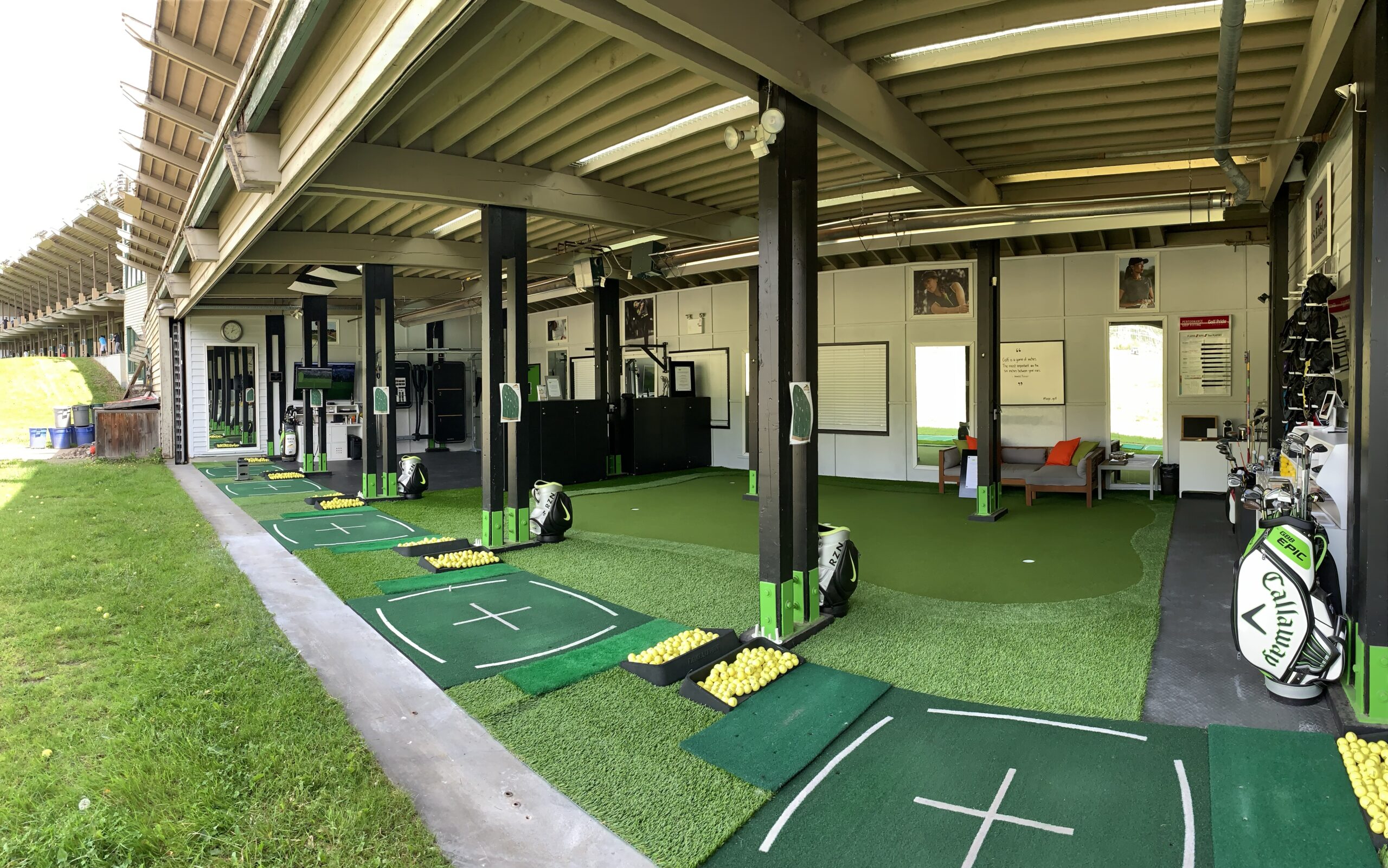 LAGO GOLF ACADEMY