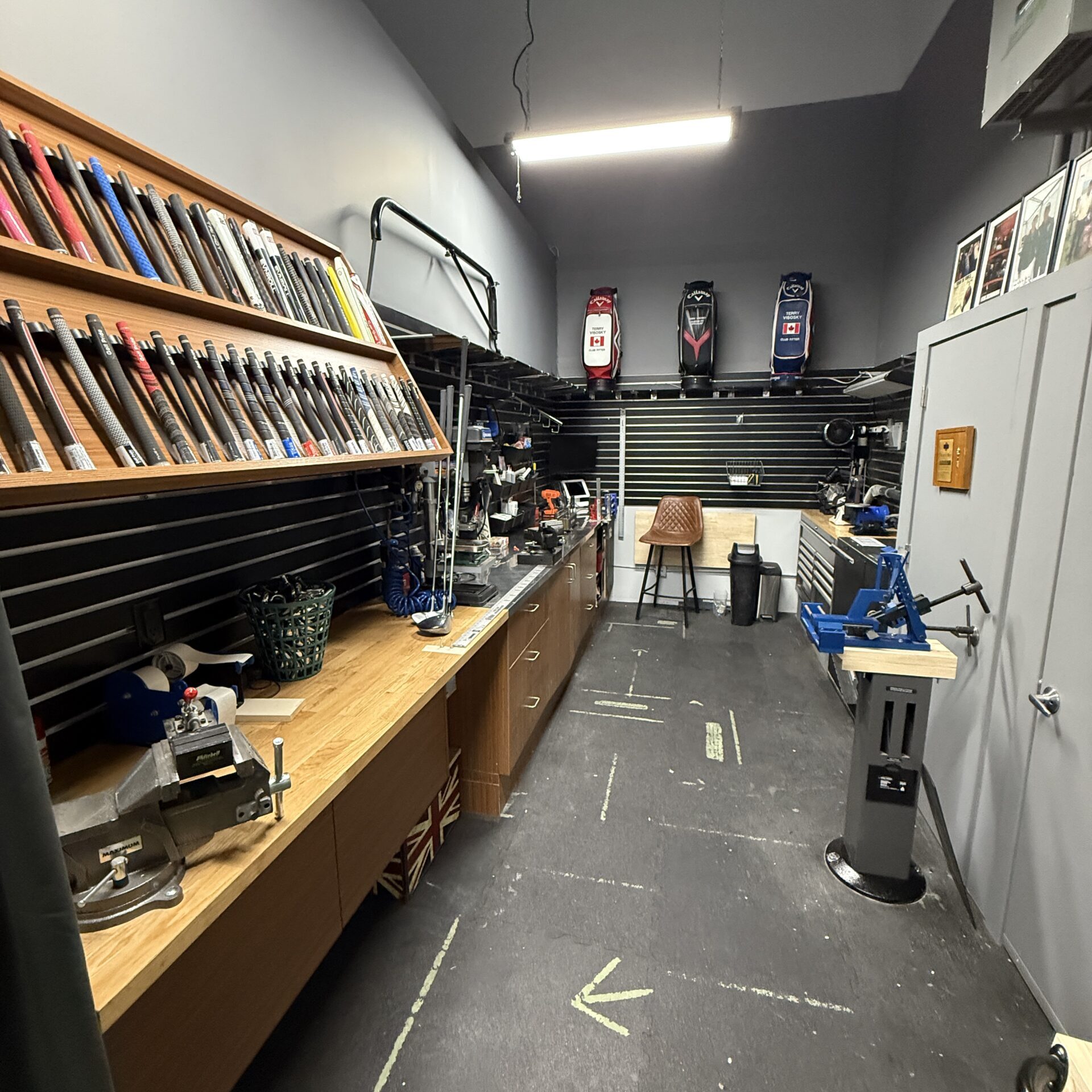 Lago Golf - Re grippping, reshaft, repair golf club, custom fit golf club, Golf club building shop, golf club repair shop